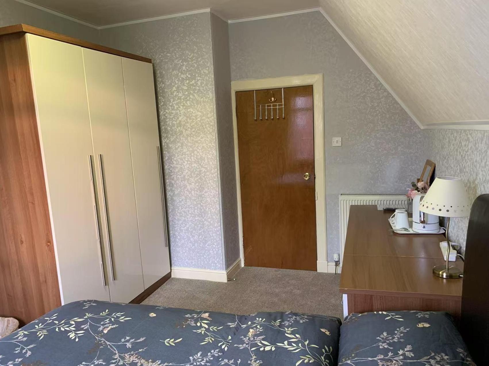 Hillhouse Guest house *